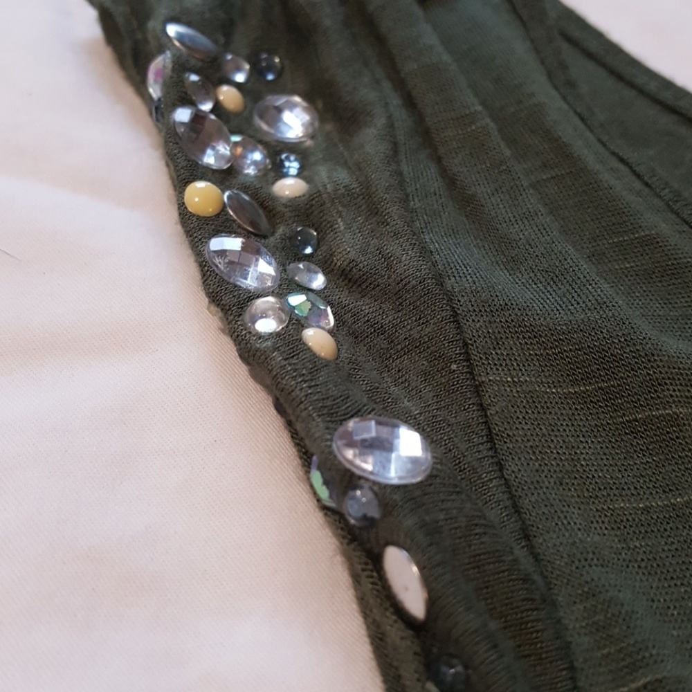 Top - Picture 2 of 2